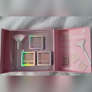 Brand New MakeupProfusion  Metallized Hypnotic Highlight Palettes.